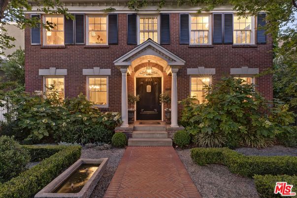 Exterior, Facade, Brick Facade, Georgian