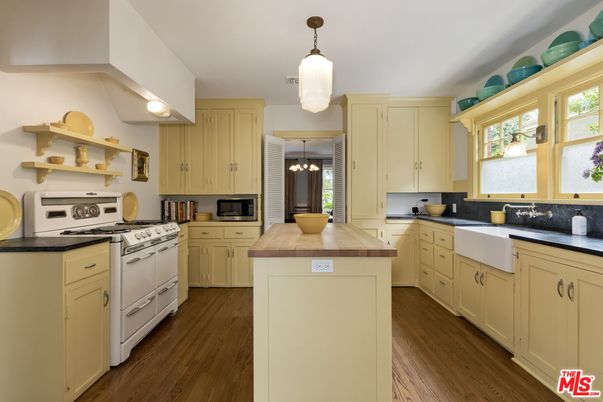 Interior, Kitchen, Pendant Lights, Wood Texture Flooring