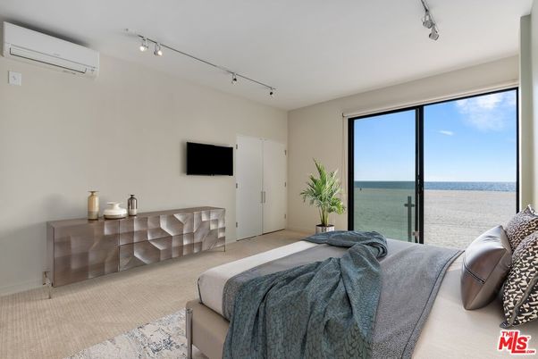 Bedroom, Interior, Water