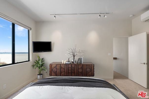 Bedroom, Interior, Water