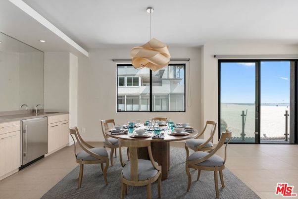 Dining room, Interior, Pendant Lights, Recessed Lighting, Water