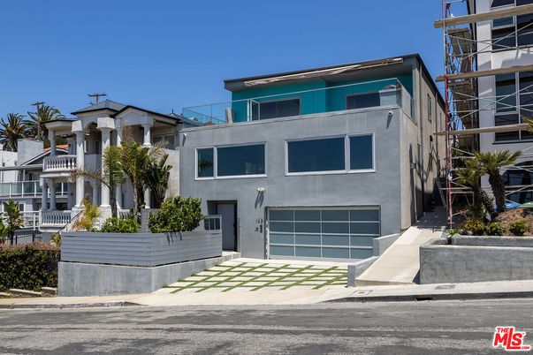 Attached, Exterior, Facade, Modern