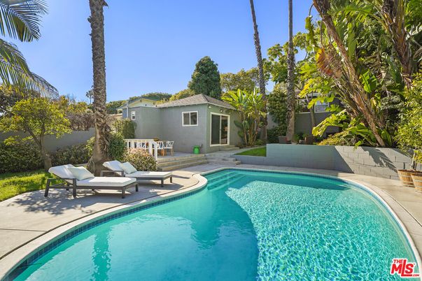 Exterior, Pool