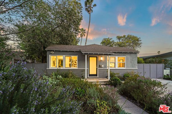 Backyard, Exterior, Facade, Ranch