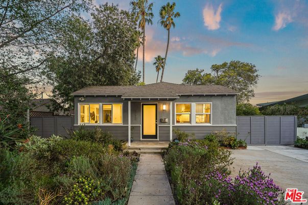 Backyard, Exterior, Facade, Ranch