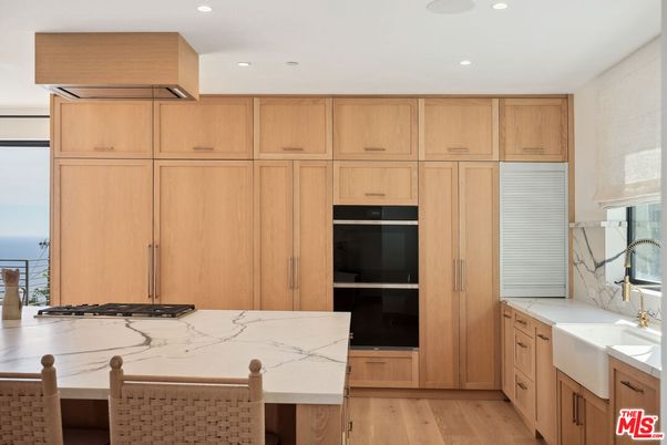 Interior, Kitchen, Recessed Lighting, Water, Wood Texture Flooring