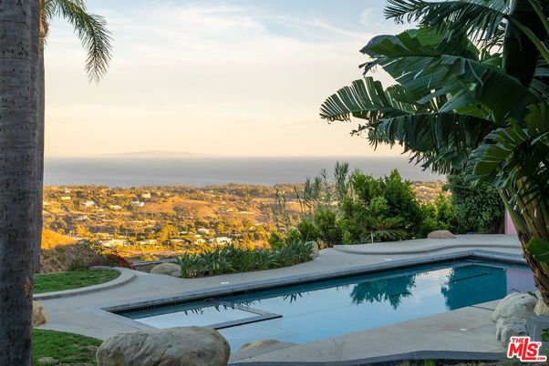 Exterior, Pool, Water