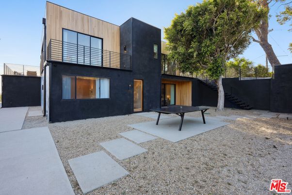 Backyard, Exterior, Facade, Modern