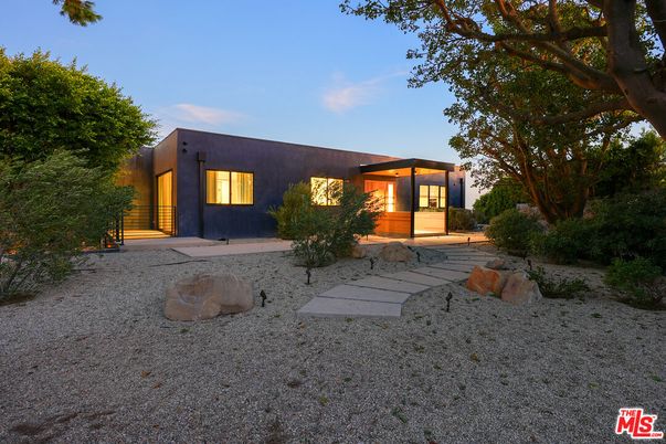 Backyard, Exterior, Facade, Modern