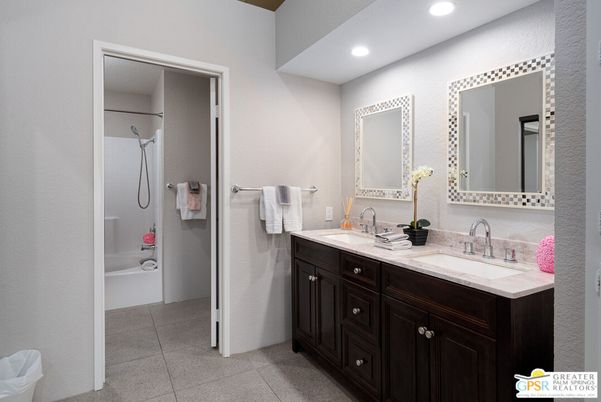 Bathroom, Dual Sink Vanities, Interior, Recessed Lighting