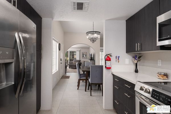 Chandelier, Dining room, Interior, Kitchen, Stainless Steel Appliances