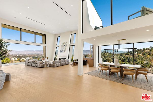 Dining room, Interior, Living room, Pendant Lights, Recessed Lighting, Wood Texture Flooring