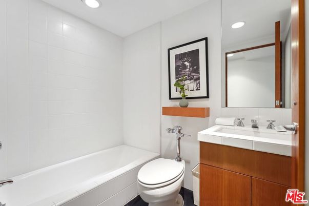 Bathroom, Interior, Recessed Lighting, Tile Countertops