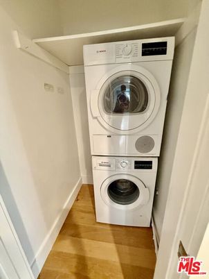 Interior, Utility Closets, Washer, Wood Texture Flooring
