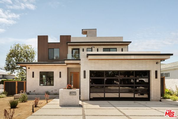 Attached, Exterior, Facade, Modern