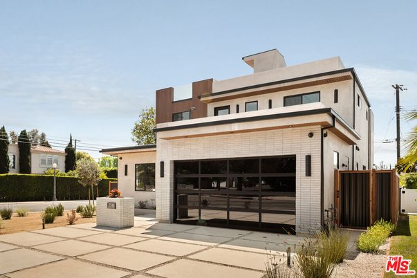 Attached, Exterior, Facade, Modern