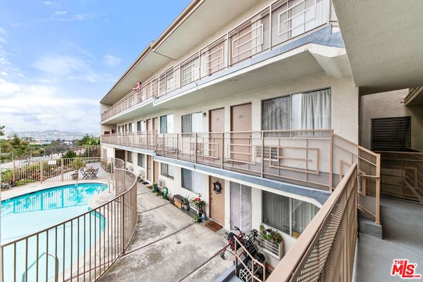 Exterior, Pool