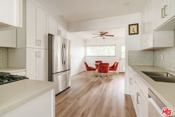 Dining room, Interior, Kitchen, Stainless Steel Appliances, Wood Texture Flooring