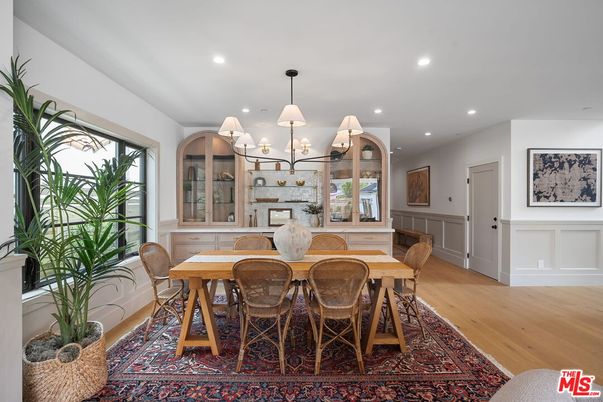Chandelier, Dining room, Interior, Recessed Lighting, Wood Texture Flooring