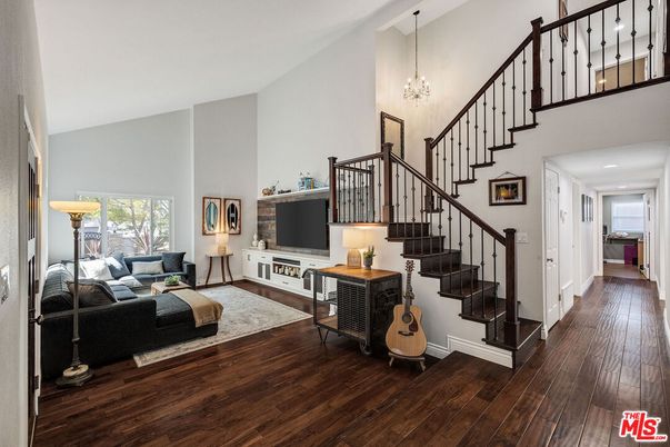 Interior, Living room, Pendant Lights, Wood Texture Flooring
