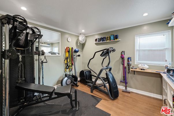 Fitness Equipment, Interior, Recessed Lighting, Wood Texture Flooring