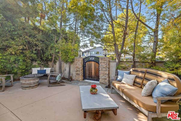 Exterior, Fireplace