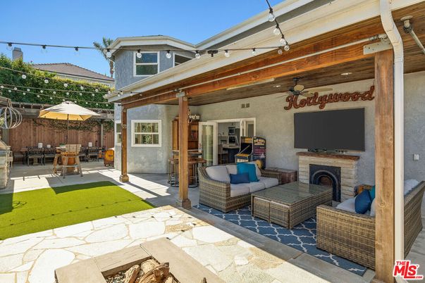 Exterior, Fireplace