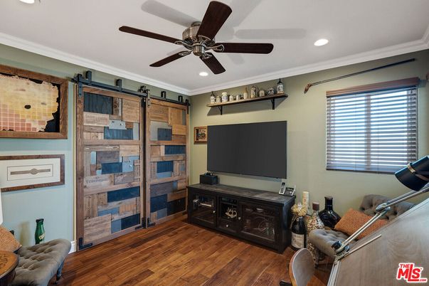 Interior, Recessed Lighting, Wood Texture Flooring