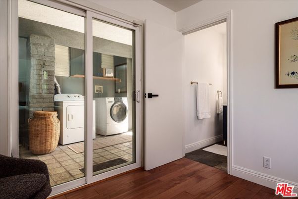 Interior, Washer, Wood Texture Flooring