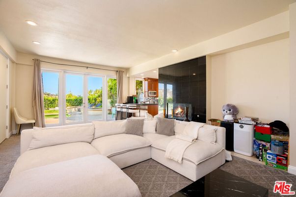 Fireplace, Interior, Living room, Recessed Lighting