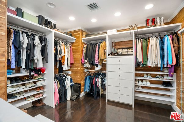 Interior, Recessed Lighting, Walk-in Closets, Wood Texture Flooring