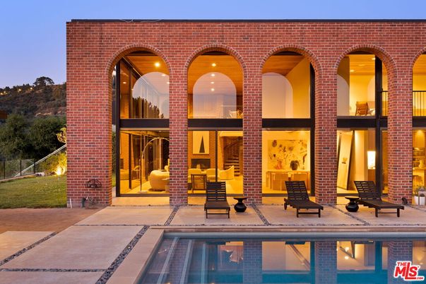 Exterior, Facade, Brick Facade, Pool, Modern