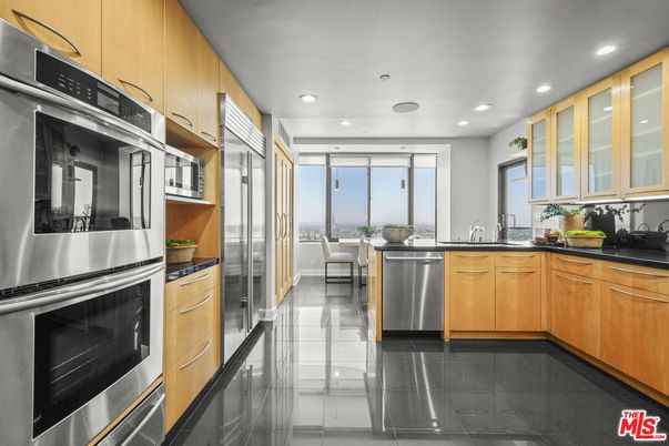 Dining room, Interior, Kitchen, Recessed Lighting, Stainless Steel Appliances