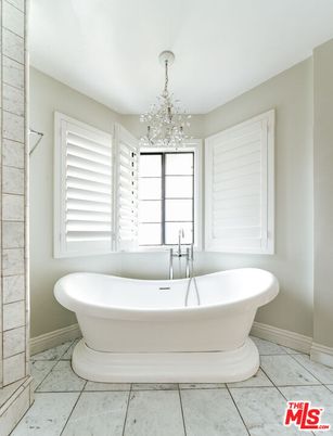 Bathroom, Chandelier, Free Standing Baths, Interior