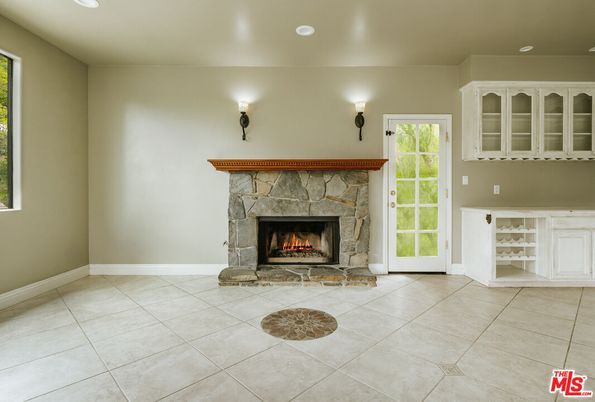 Fireplace, Interior, Recessed Lighting