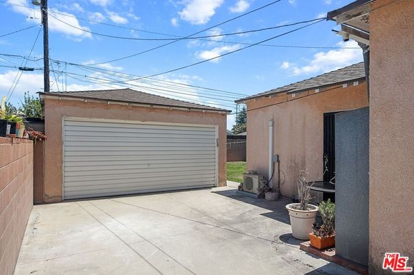 Detached Garage, Exterior