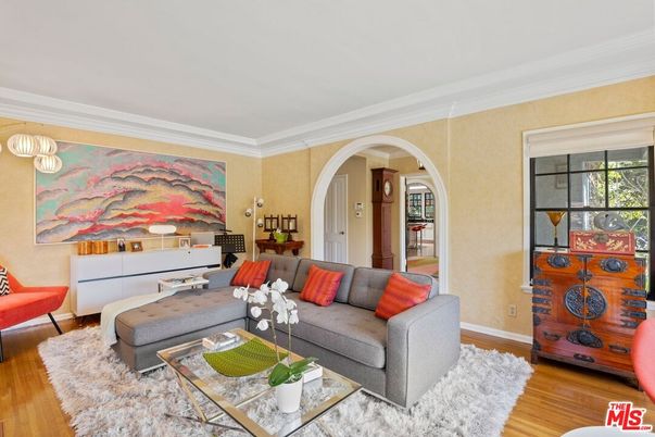 Interior, Living room, Pendant Lights, Wood Texture Flooring