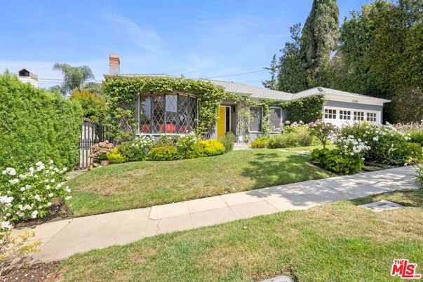 Attached, Backyard, Exterior, Facade, Ranch