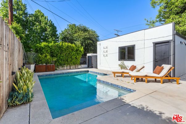 Exterior, Pool