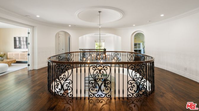 Interior, Pendant Lights, Recessed Lighting, Wood Texture Flooring