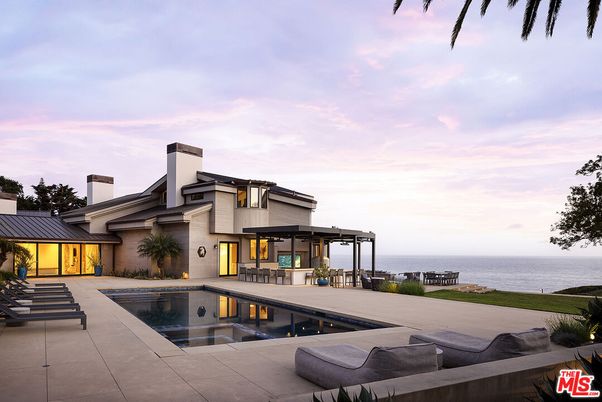 Exterior, Pool, Water