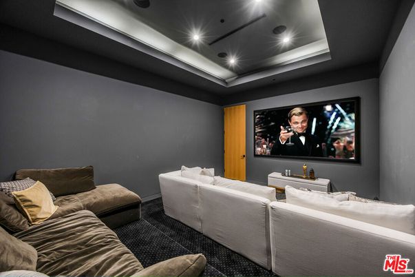 Interior, Projection Screen, Recessed Lighting, Theatre Room
