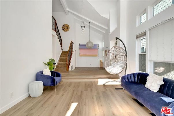 Interior, Pendant Lights, Wood Texture Flooring