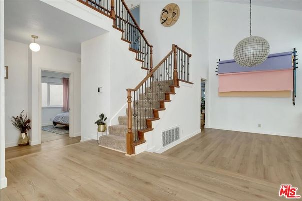 Interior, Pendant Lights, Wood Texture Flooring