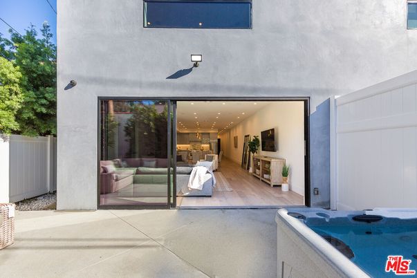 Exterior, Hot Tub