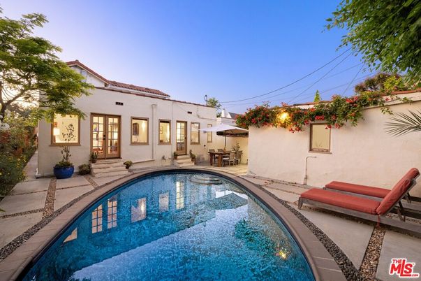 Exterior, Pool