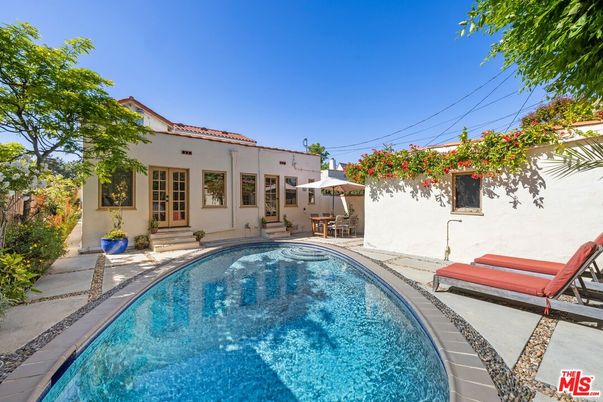 Exterior, Pool