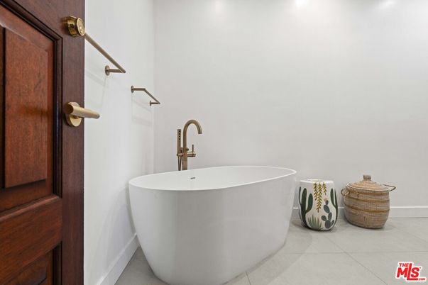 Bathroom, Free Standing Baths, Interior