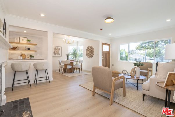 Chandelier, Dining room, Interior, Living room, Recessed Lighting, Wood Texture Flooring
