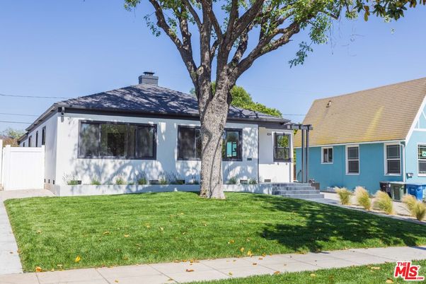 Backyard, Exterior, Facade, Ranch